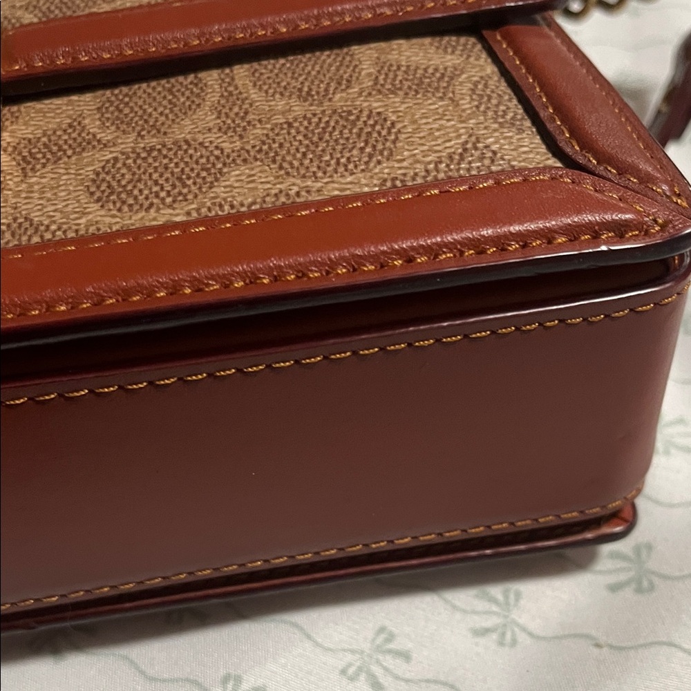 Coach Hutton Brown and Tan shoulder bag - Picture 14 of 16